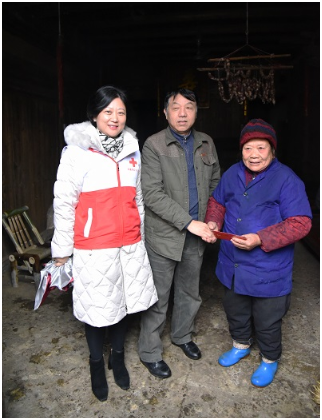 走訪慰問貧困戶  親切關懷暖人心